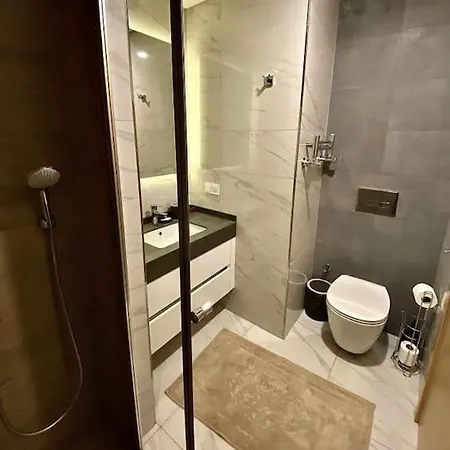 3.istanbul: 1.b Luxury Apt In Kayasehir