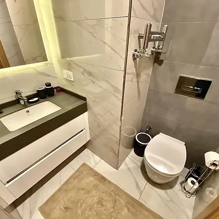 3.istanbul: 1.b Luxury Apt In Kayasehir